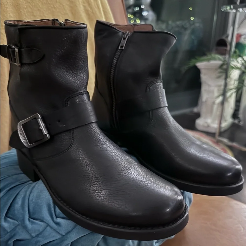 Frye Vicky 6” moto boot/ black/size 9 - Picture 2 of 8